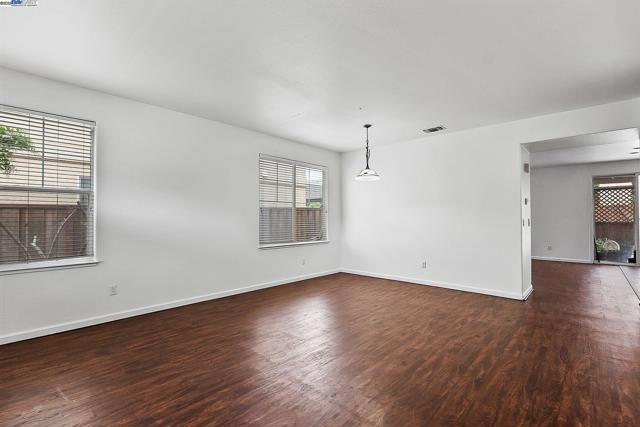 1906 Wilson Ct, Antioch CA: https://media.crmls.org/mediaz/56ed496f-ff2b-4523-bac2-9507be26db52.jpg
