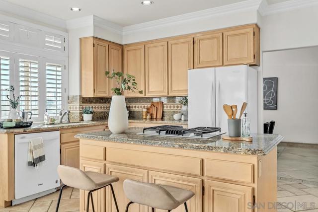 45703 Calle Ayora, Temecula CA: https://media.crmls.org/mediaz/56ed6716-e0d7-4273-979c-93bec38c25a6.jpg