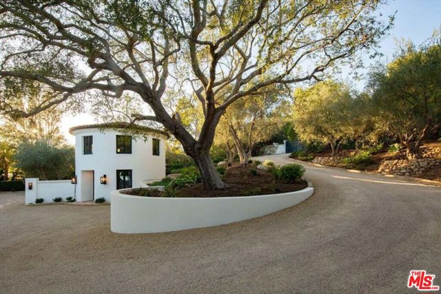 1475 E Mountain Drive, Santa Barbara CA: https://media.crmls.org/mediaz/56ed9764-ad21-4b86-ab9d-8d642e86620e.jpg