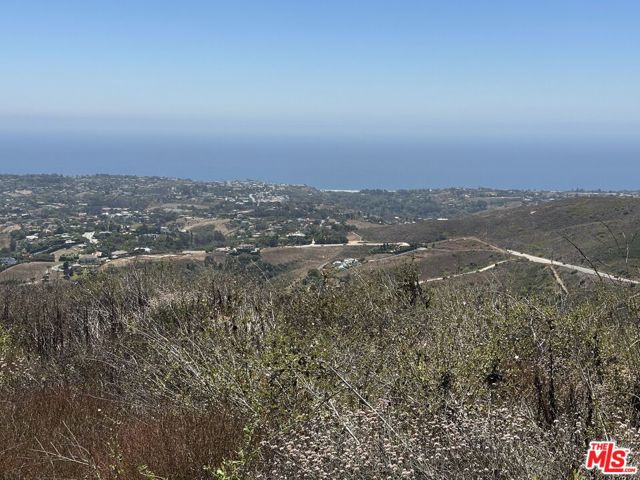 2 Murphy Way, Malibu CA: https://media.crmls.org/mediaz/56ede306-ca68-4507-99fa-54dfc0bff1ed.jpg