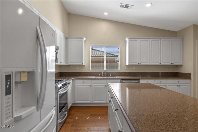 908 Valerie Lane, Tehachapi CA: https://media.crmls.org/mediaz/56eea039-f6fe-4217-894b-fb78bd9753c7.jpg