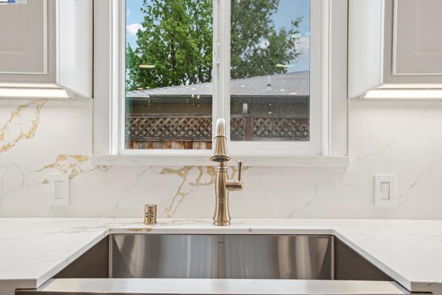 5169 Lillian Ct, Livermore CA: https://media.crmls.org/mediaz/56eea7ff-b1da-4070-8703-ea7d1f9ccd09.jpg