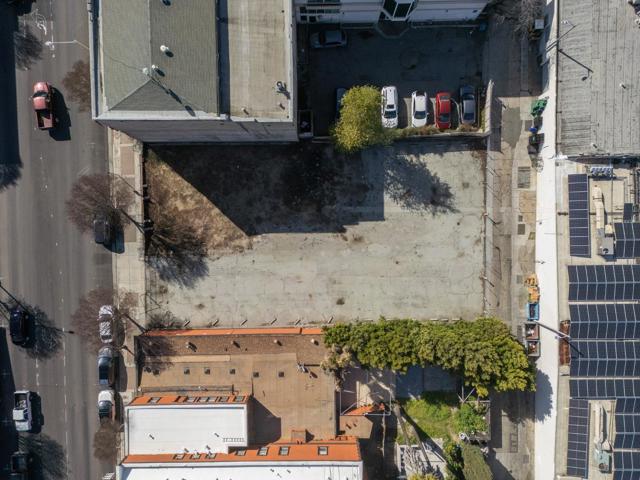 220 Fourth Street, Hollister CA: https://media.crmls.org/mediaz/56eebdac-ab73-4e63-929f-a194e0cb78e9.jpg