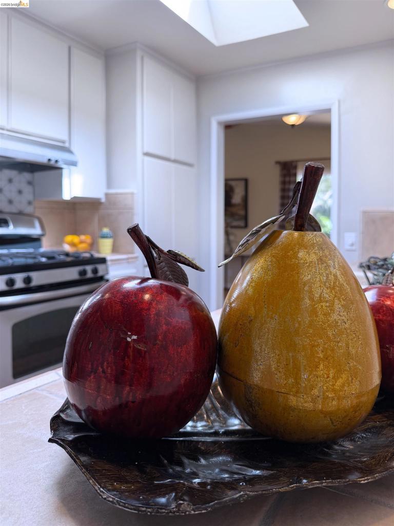 https://media.crmls.org/mediaz/56ef1502-7af2-43c7-8ecd-9c9358d386ea.jpg?preset=X-Large