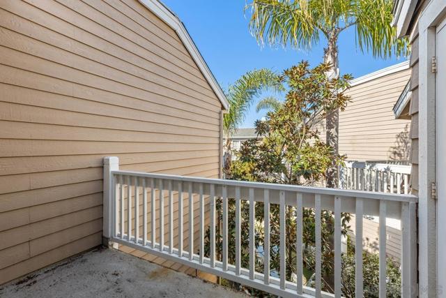 8585 Via Mallorca, La Jolla CA: https://media.crmls.org/mediaz/56ef495f-5ff8-40d3-85a2-550f1c93082d.jpg