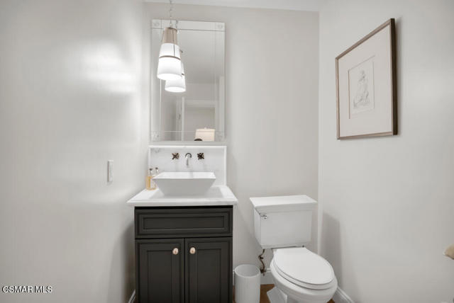 1228 S Westlake Boulevard, Westlake Village CA: https://media.crmls.org/mediaz/56ef9d70-9ef1-4e85-9a19-7f180efccc23.jpg