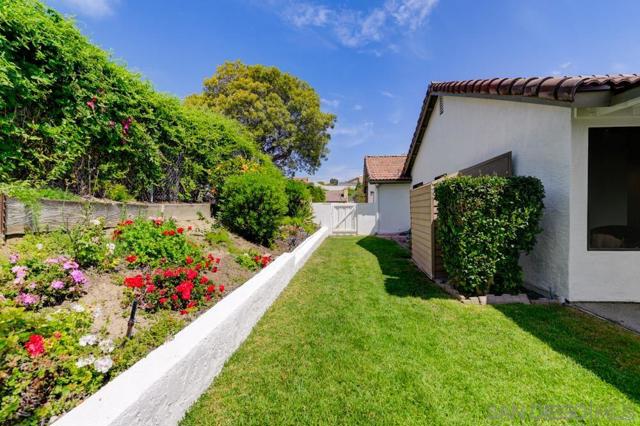 4635 Briar Ridge Rd, Oceanside CA: https://media.crmls.org/mediaz/56efa1e8-8ac5-4f14-8d2f-60983e6726c9.jpg