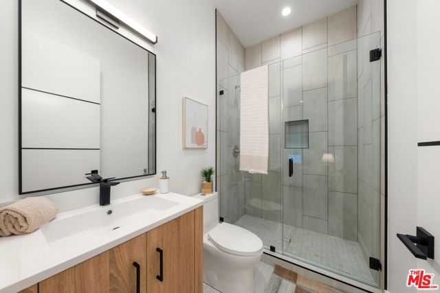 4637 Dunas Lane, Tarzana CA: https://media.crmls.org/mediaz/56efb5f0-7cbc-464f-9df1-6a403902e8a5.jpg