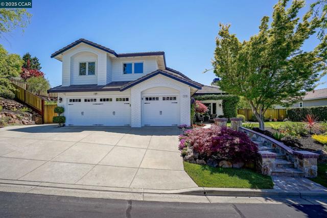 219 Nottingham Pl, Danville CA: https://media.crmls.org/mediaz/56f0053d-1c45-4c98-8a75-d43dbab969f9.jpg