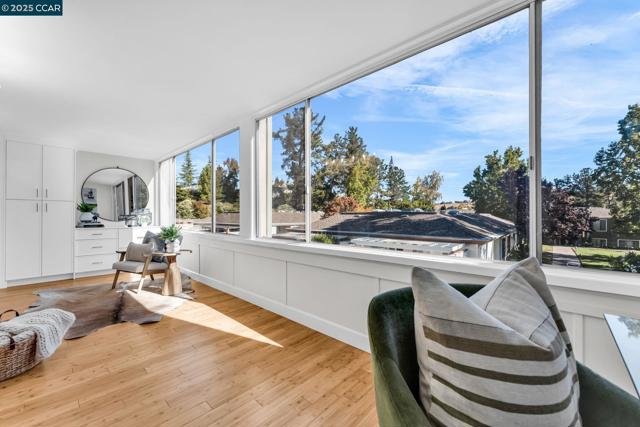 1200 Leisure Ln, Walnut Creek CA: https://media.crmls.org/mediaz/56f03fa1-fa14-49e6-8fb6-9335de593677.jpg