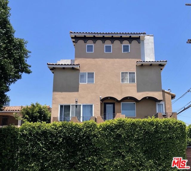 6061 Cashio Street, Los Angeles CA: https://media.crmls.org/mediaz/56f09c0b-146d-4ebf-9353-aa4d6f293a0e.jpg