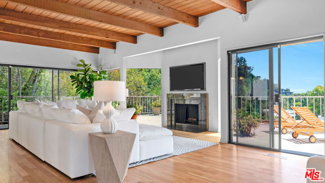 966 Bluegrass Lane, Los Angeles CA: https://media.crmls.org/mediaz/56f09f89-3c75-42c7-b7d1-4c704fd1df38.jpg
