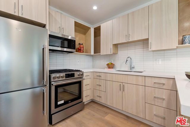 3528 Walnut Avenue, Manhattan Beach, California 90266, 5 Bedrooms Bedrooms, ,3 BathroomsBathrooms,Residential,Sold,Walnut,23238455
