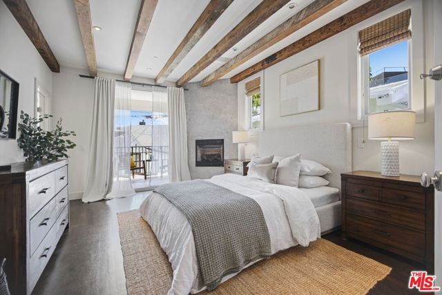 1210 Cabrillo Avenue, Venice CA: https://media.crmls.org/mediaz/56f184bc-b221-4c99-bd8a-8116856986af.jpg