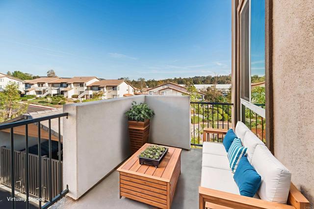 Detail Gallery Image 5 of 31 For 953 Radcliffe Trl, Vista,  CA 92081 - 2 Beds | 2 Baths