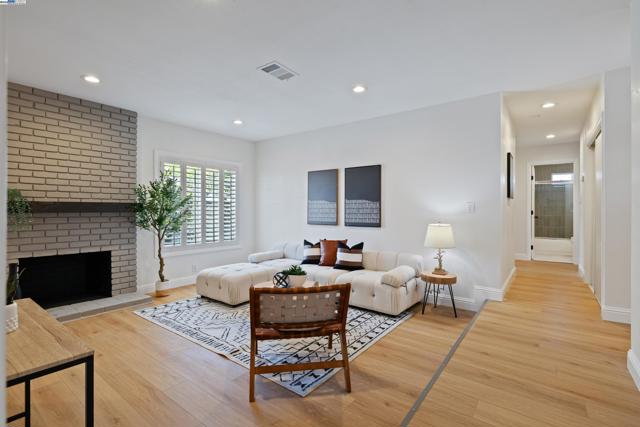 4501 Alice Way, Union City CA: https://media.crmls.org/mediaz/56f1bf32-0353-4f3e-b973-7a2ad8887599.jpg