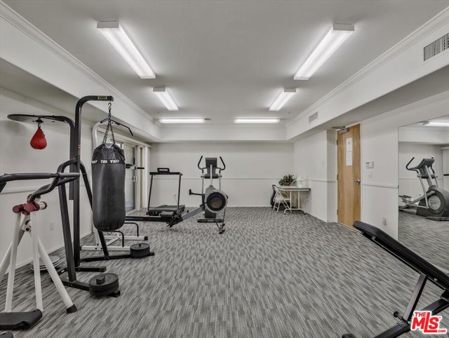 937 12th Street, Santa Monica CA: https://media.crmls.org/mediaz/56f20af0-8701-481c-bece-57975a3af705.jpg