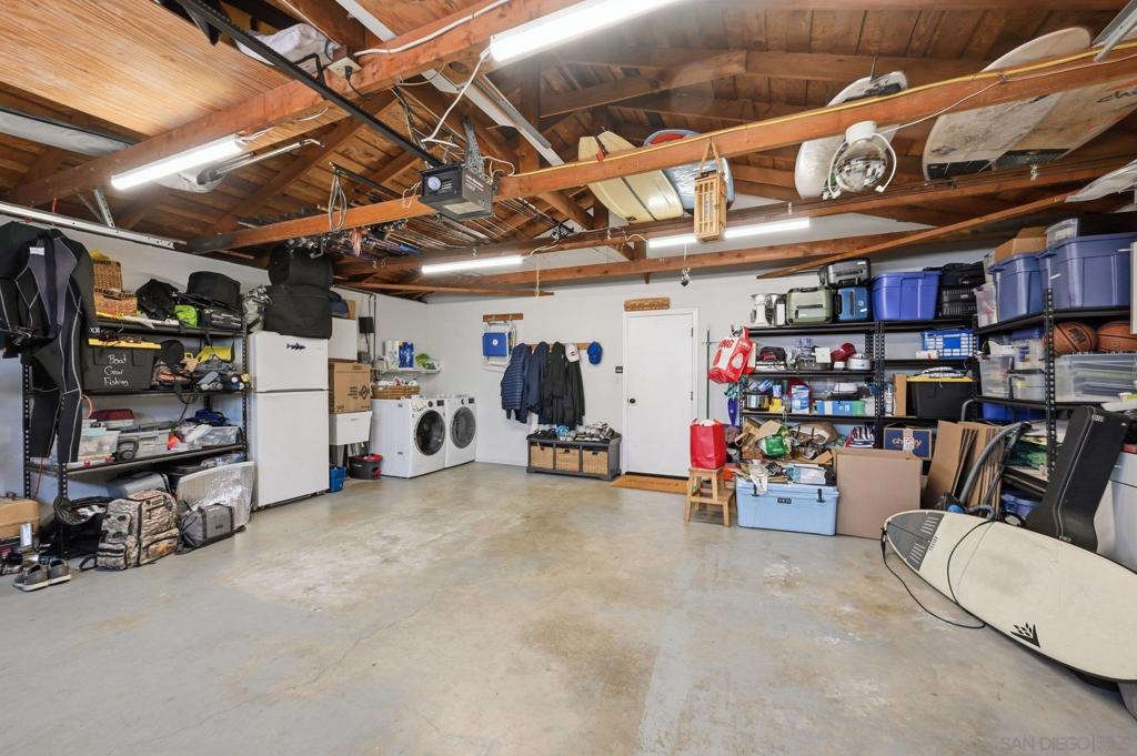https://media.crmls.org/mediaz/56f24f0c-1576-4169-8edc-1e14192bd3d7.jpg?preset=X-Large