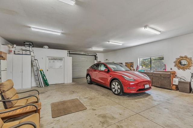 1152 Little River Drive, Hollister CA: https://media.crmls.org/mediaz/56f2e246-57bf-4dfa-a760-c3ded4c7bdaf.jpg