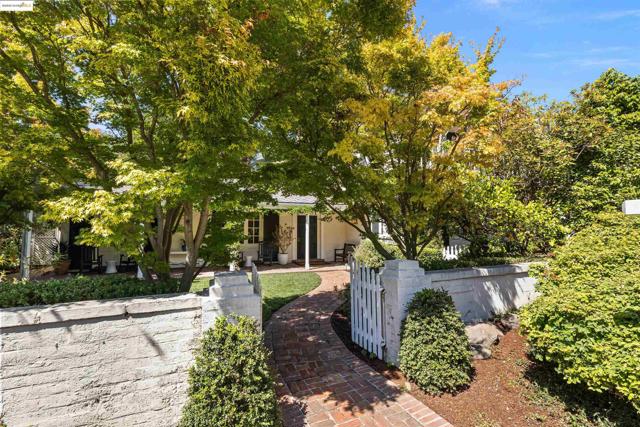 5701 La Salle Ave, Oakland CA: https://media.crmls.org/mediaz/56f2e757-cfb6-4385-9bc2-c0c4a458c4b2.jpg