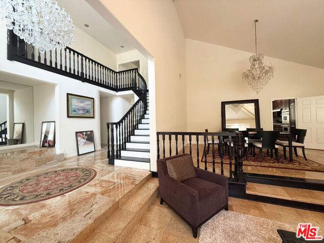 15020 Encanto Drive, Sherman Oaks CA: https://media.crmls.org/mediaz/56f32f99-f0d6-4bfc-a527-4cff3bb40310.jpg