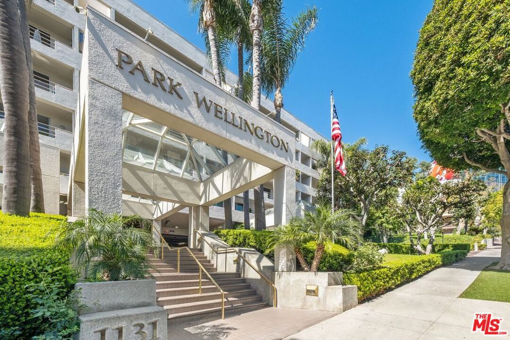 1131 ALTA LOMA Road #106