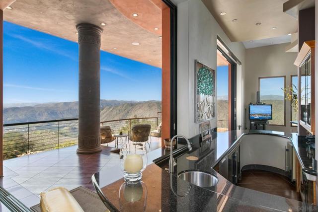 19210 Highland Hills Dr, Ramona CA: https://media.crmls.org/mediaz/56f35472-c6fc-418b-b5d4-6cfbb6a48e89.jpg