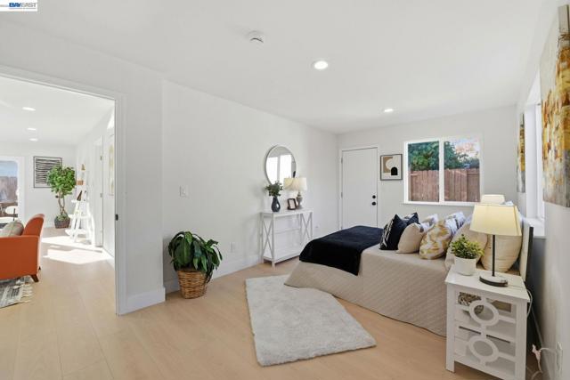 137 Tamarack Dr, Union City CA: https://media.crmls.org/mediaz/56f3b75c-09ec-4eba-b8e9-dadf79d532a8.jpg