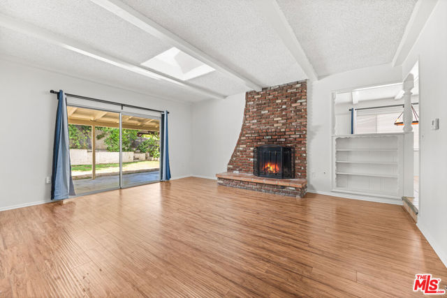 5013 Catalon Avenue, Woodland Hills CA: https://media.crmls.org/mediaz/56f3c4ec-9c4a-48be-b9f6-1156174888c1.jpg
