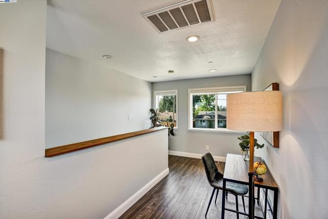 588 E Angela St, Pleasanton CA: https://media.crmls.org/mediaz/56f420a8-3cd4-430e-a654-ca4a7a487d35.jpg