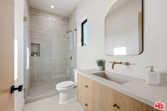 5 Bed Home for Sale in Encino, California