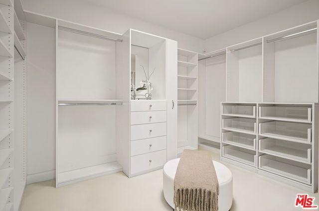 16000 W Sunset Boulevard, Pacific Palisades CA: https://media.crmls.org/mediaz/56f51f1a-73f5-44c1-acb5-45008e7a2535.jpg