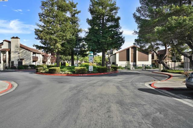 2513 Galleon Place, San Leandro CA: https://media.crmls.org/mediaz/56f5fa4c-2493-45eb-84b8-7a16f70c3c9f.jpg