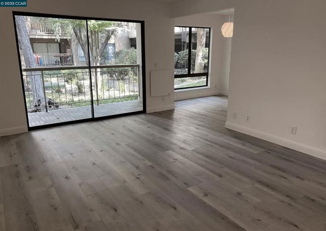 440 N Civic Dr, Walnut Creek CA: https://media.crmls.org/mediaz/56f6281e-d05a-4b8f-a6a3-8a625f42eff4.jpg