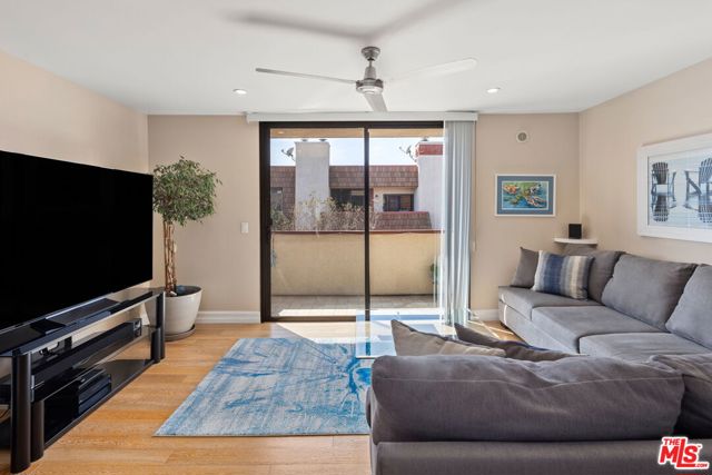 8828 Pershing Drive, Playa del Rey CA: https://media.crmls.org/mediaz/56f635f1-5ea6-4e9a-bf56-42b1bcdac534.jpg