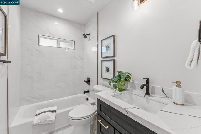 3017 Madeline St, Oakland CA: https://media.crmls.org/mediaz/56f63d6f-9e68-49d6-ac0a-136010515b06.jpg