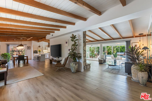 7442 Capps Avenue, Los Angeles CA: https://media.crmls.org/mediaz/56f67fc5-0e3b-4a79-bad6-674dcb866539.jpg