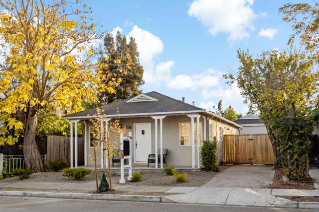 516 Cleveland Street, Redwood City CA: https://media.crmls.org/mediaz/56f6855b-ef12-43db-a03c-cb0df3ebe25e.jpg