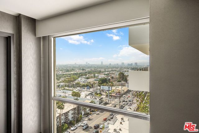 1155 N La Cienega Boulevard, West Hollywood CA: https://media.crmls.org/mediaz/56f71f79-e690-4595-abb1-4c354b2250fa.jpg