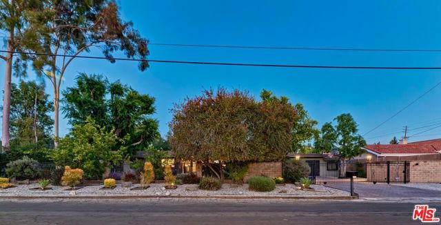 Image 24 of 33 For 8730 Encino Avenue