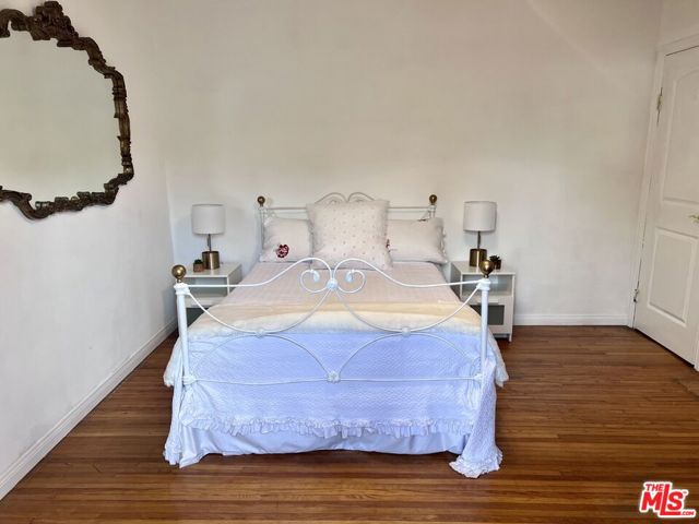 219 Winchester Avenue, Glendale CA: https://media.crmls.org/mediaz/56f779c3-2c82-4ca5-80b2-8a6c0c32abfe.jpg