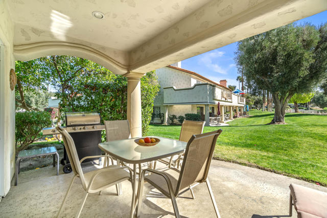 280 Vista Royale W Circle, Palm Desert CA: https://media.crmls.org/mediaz/56f79369-70aa-4eff-a56f-368dd9d4a7b4.jpg