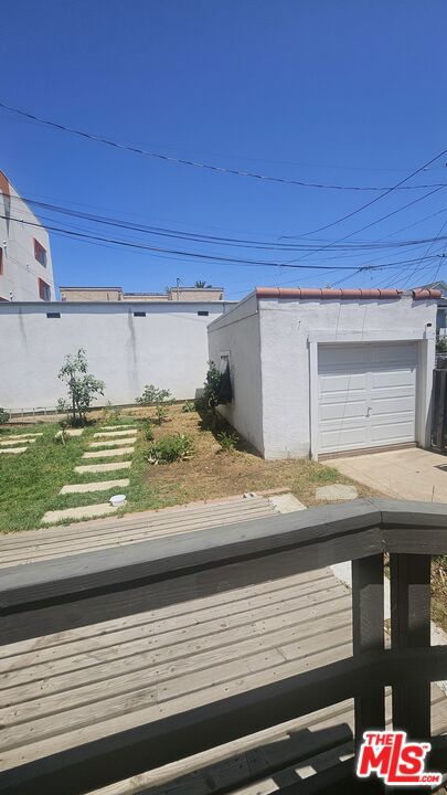 1034 N Kenmore Avenue, Los Angeles CA: https://media.crmls.org/mediaz/56f7cfcd-ba74-40fc-b7bf-e6c7ff1b39bf.jpg