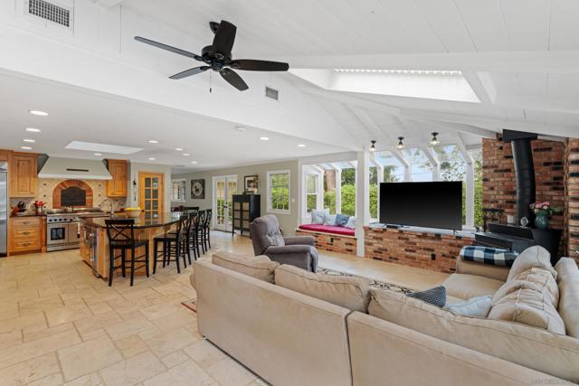 16327 Woodson View Rd, Poway CA: https://media.crmls.org/mediaz/56f7e3c8-6faa-4824-b405-ad4d0ce07d32.jpg