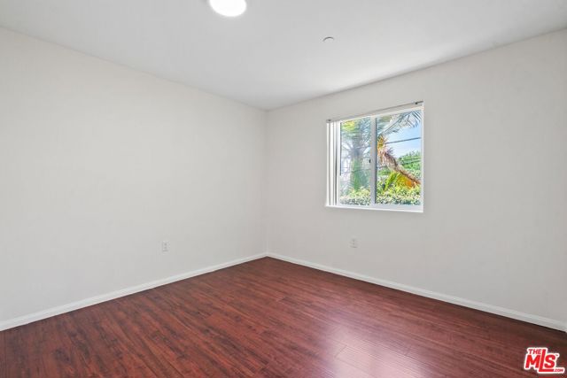 15939 Victory Boulevard, Van Nuys CA: https://media.crmls.org/mediaz/56f7f2b5-6d70-4063-9cf6-8cf073693c53.jpg