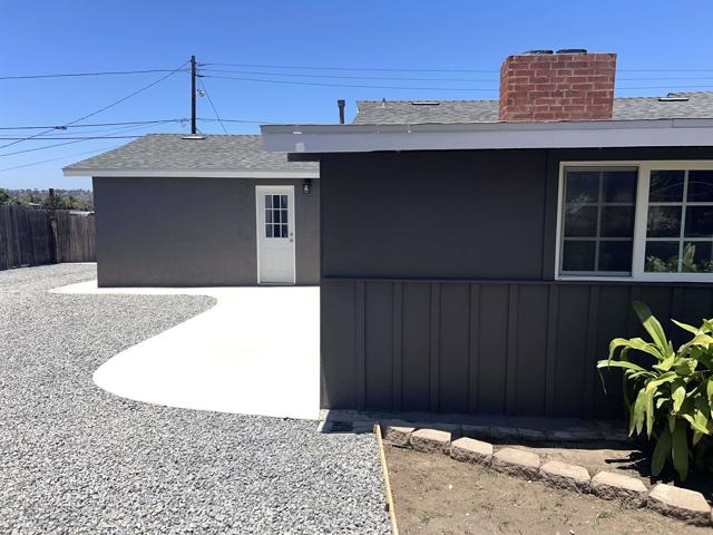 633 Kempton, Spring Valley CA: https://media.crmls.org/mediaz/56f7feb9-5565-419d-8bbf-5039f51aa10b.jpg