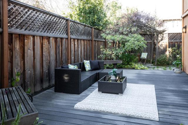 988 Menlo Avenue, Menlo Park CA: https://media.crmls.org/mediaz/56f813b4-9bad-4247-9433-6644070fa8c2.jpg