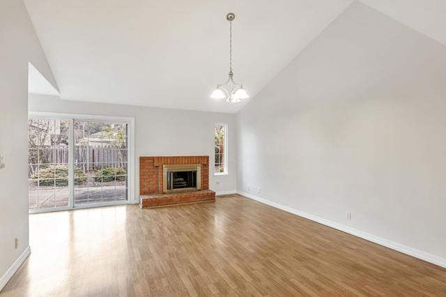 3695 Skyline Drive, Hayward CA: https://media.crmls.org/mediaz/56f85f18-debc-47ba-9392-a59d30373809.jpg