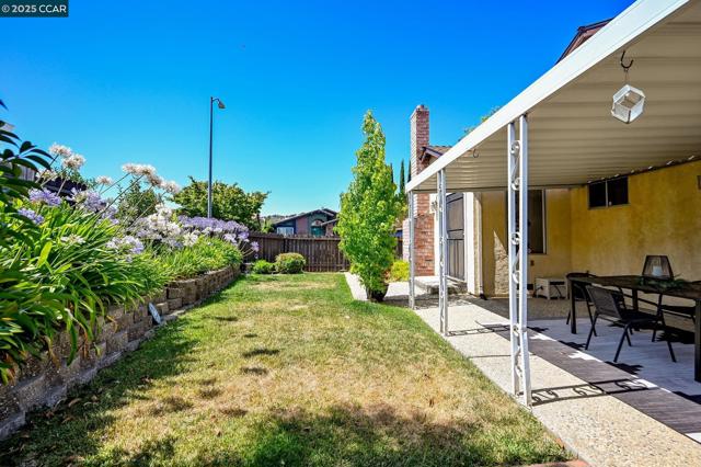5040 Murchio Dr, Concord CA: https://media.crmls.org/mediaz/56f8924e-8fd9-4d22-afe1-0ba3af2e170d.jpg