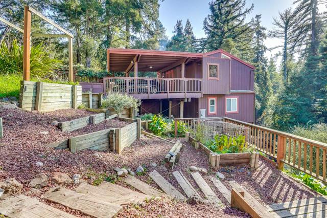 851 Burns Avenue, Aptos CA: https://media.crmls.org/mediaz/56f8ec68-87b0-4691-aaf6-1b3def285652.jpg